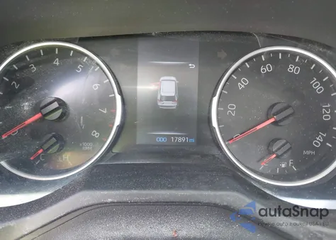 2022 Toyota Rav4 Xle z USA, uszkodzony, nr VIN 2T3W1RFV0NC206972